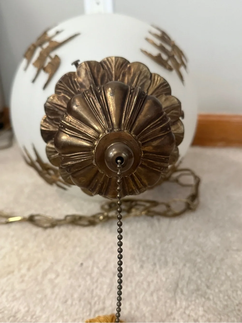 VTG Mid Century Hollywood Regency White/Gold Glass Swag Hanging Light 23” Floral